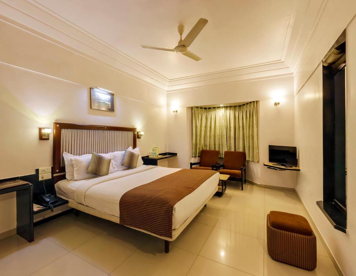 Hotel Vrishali Executive Kolhapur Buitenkant foto