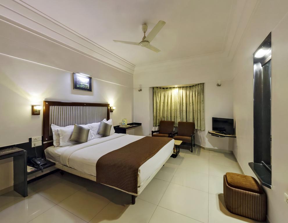 Hotel Vrishali Executive Kolhapur Buitenkant foto